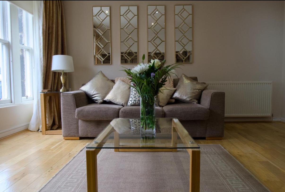 Rose Street Flat * Edinburgh