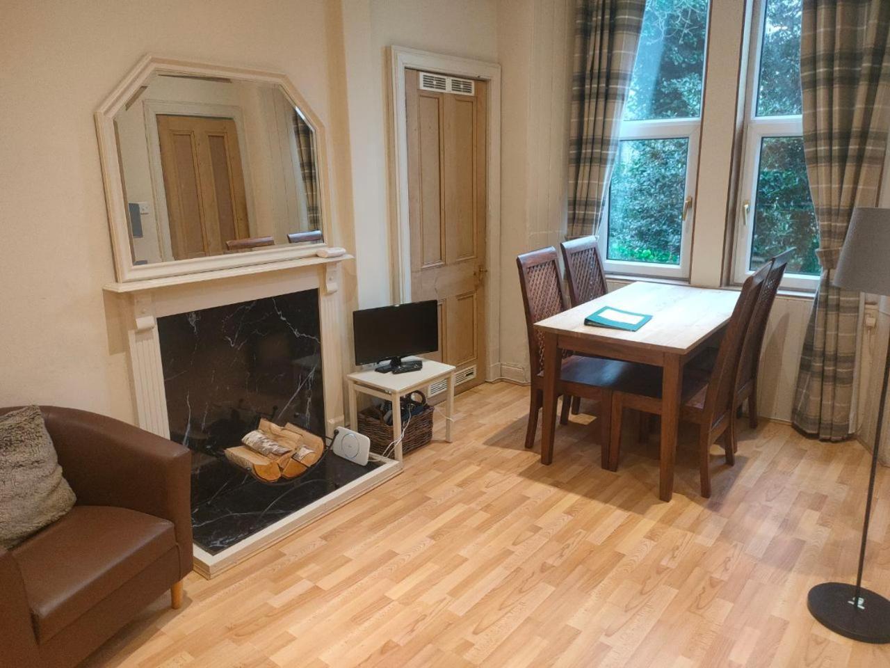 Cosy And Modern In Edinburgh