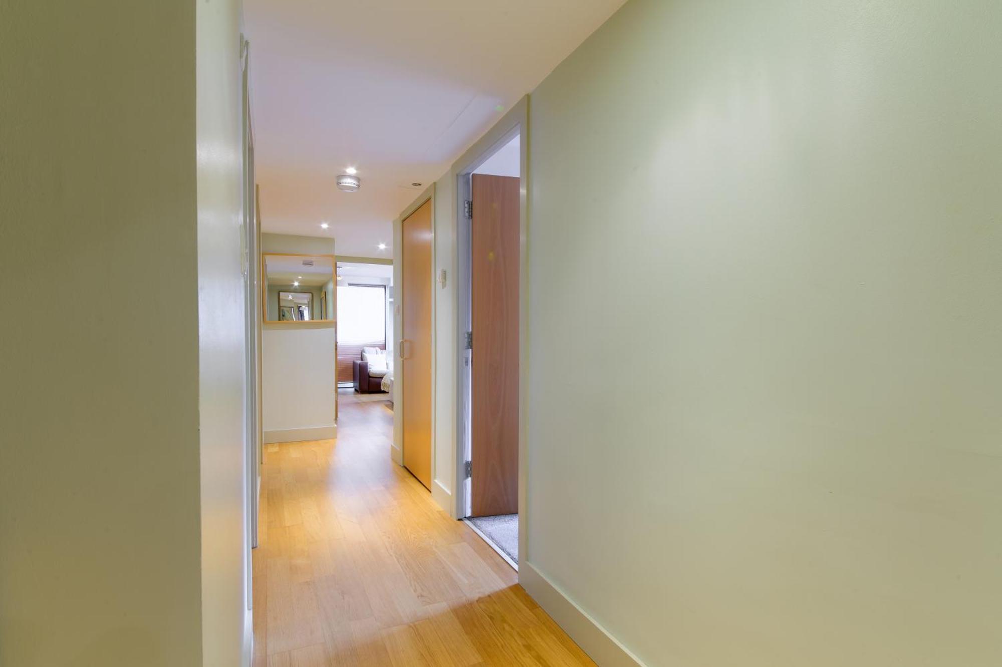 Modern Flat In The Middle Of Old Town Apartment *