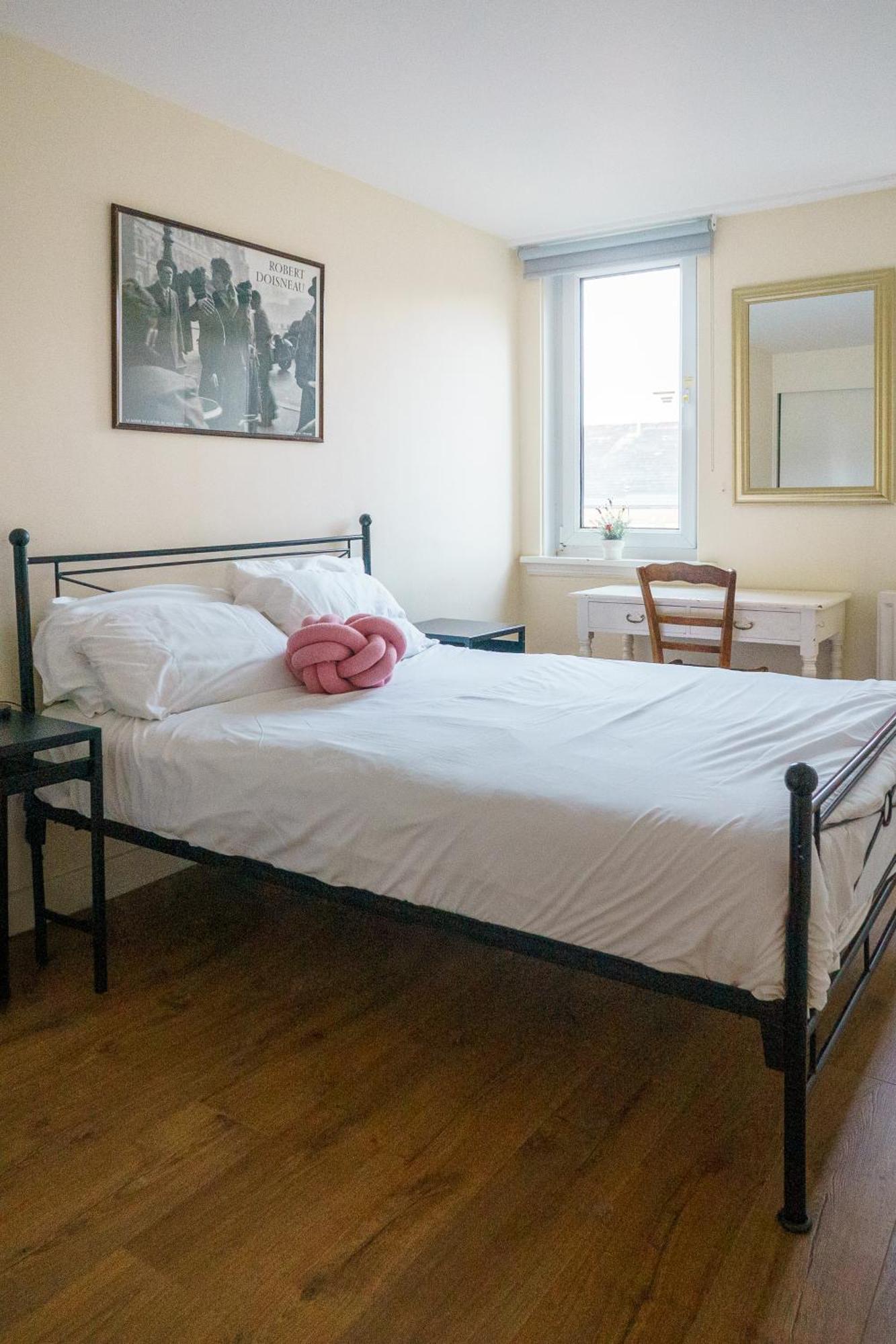 Bright Spacious 2 Bedroom In Stockbridge * Edinburgh