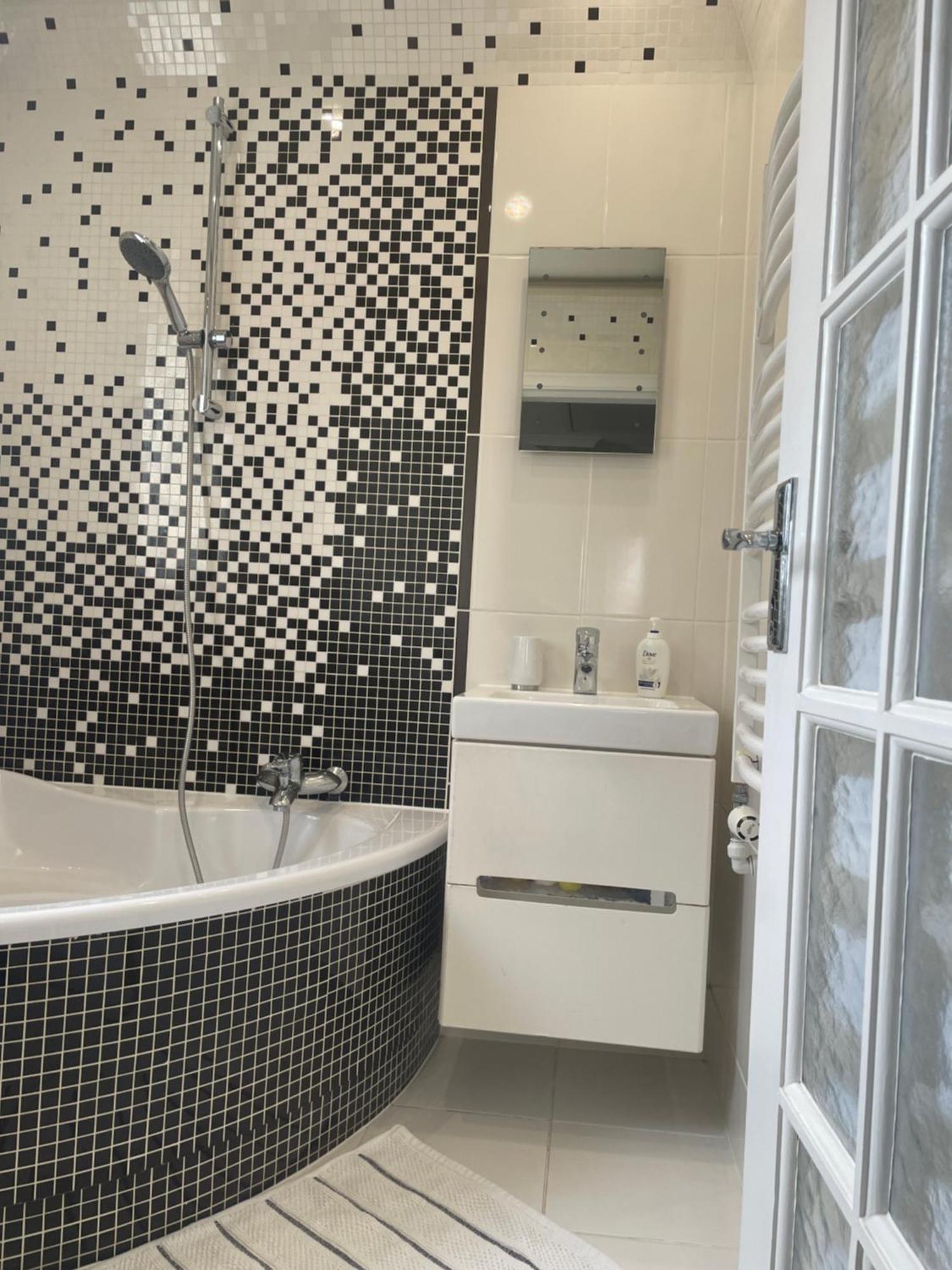 Cheerful 2 Bedroom Flat With Free Parking Apartment *