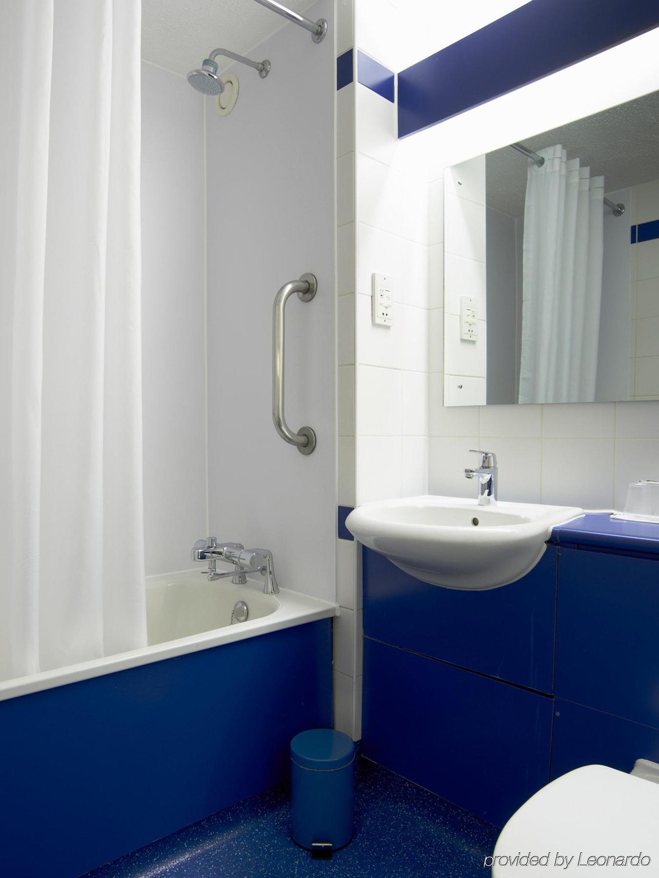 Hotel Travelodge Central 3*