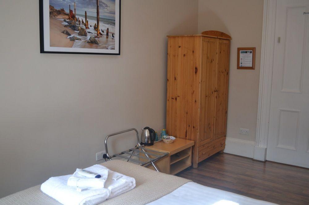 Dene Guest House, New Town 3*