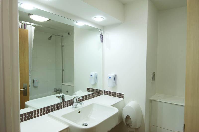 Premier Inn Edinburgh 3*