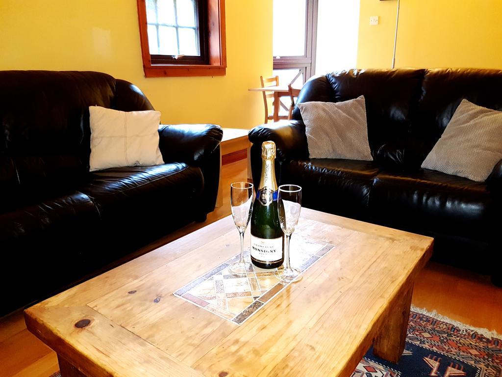 Dean Village - Lovely 2 Bed In Picturesque Dean Village With Balcony And Private Parking *