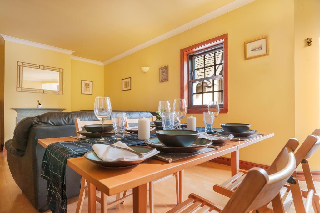 Dean Village - Lovely 2 Bed In Picturesque Dean Village With Balcony And Private Parking Apartment