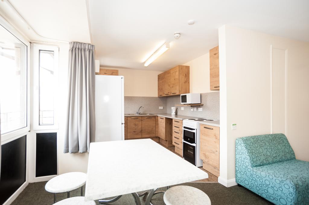 Euro Halls Apartment *