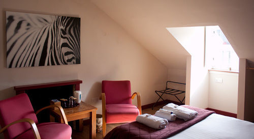 Dene Guest House, New Town 3*