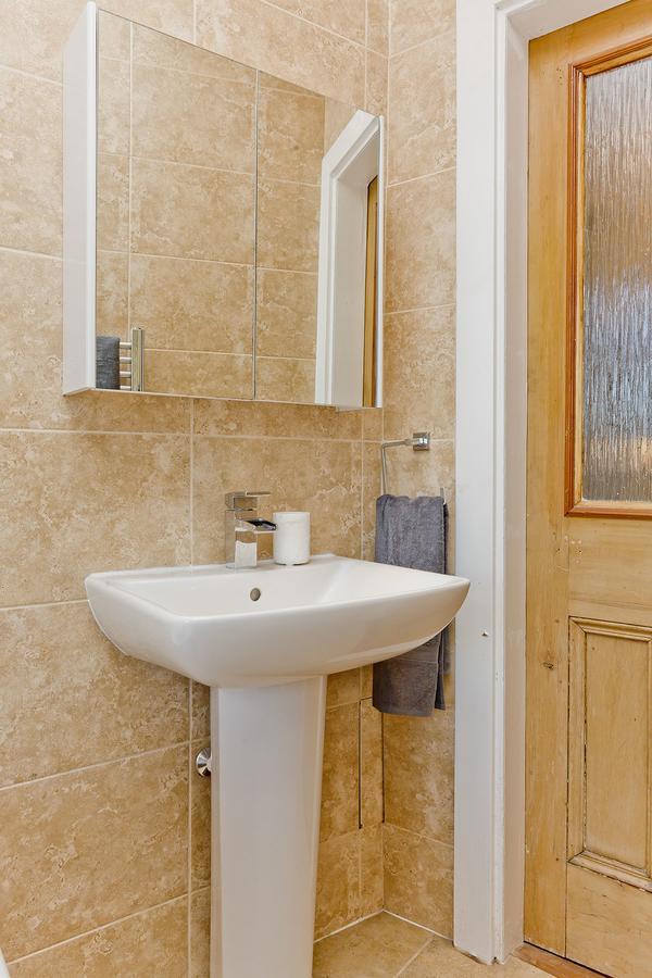 Belhaven Terrace Apartment *