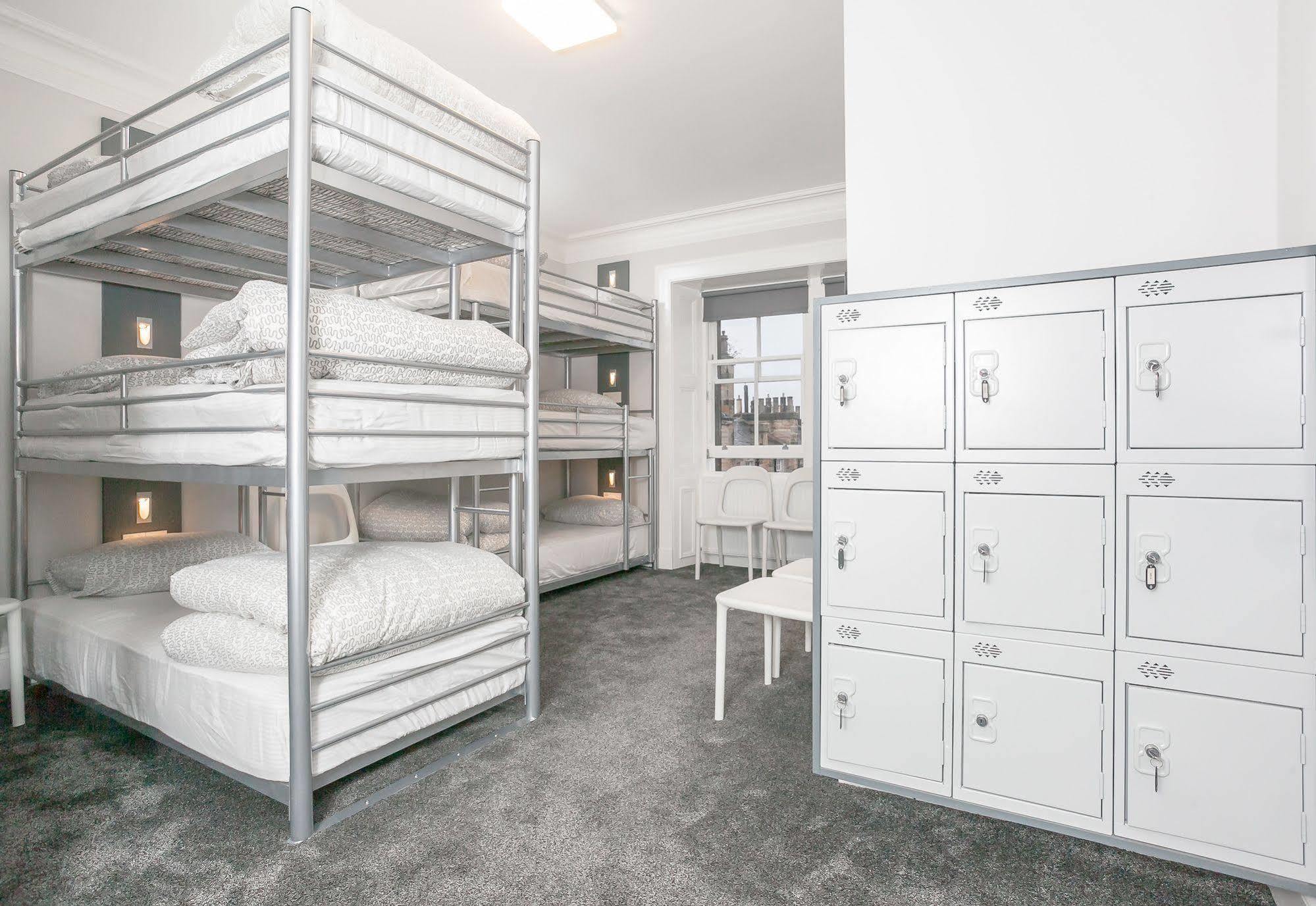 Hostel West End *