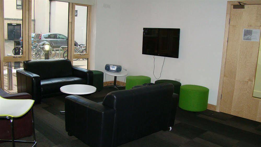 Euro Halls Apartment *