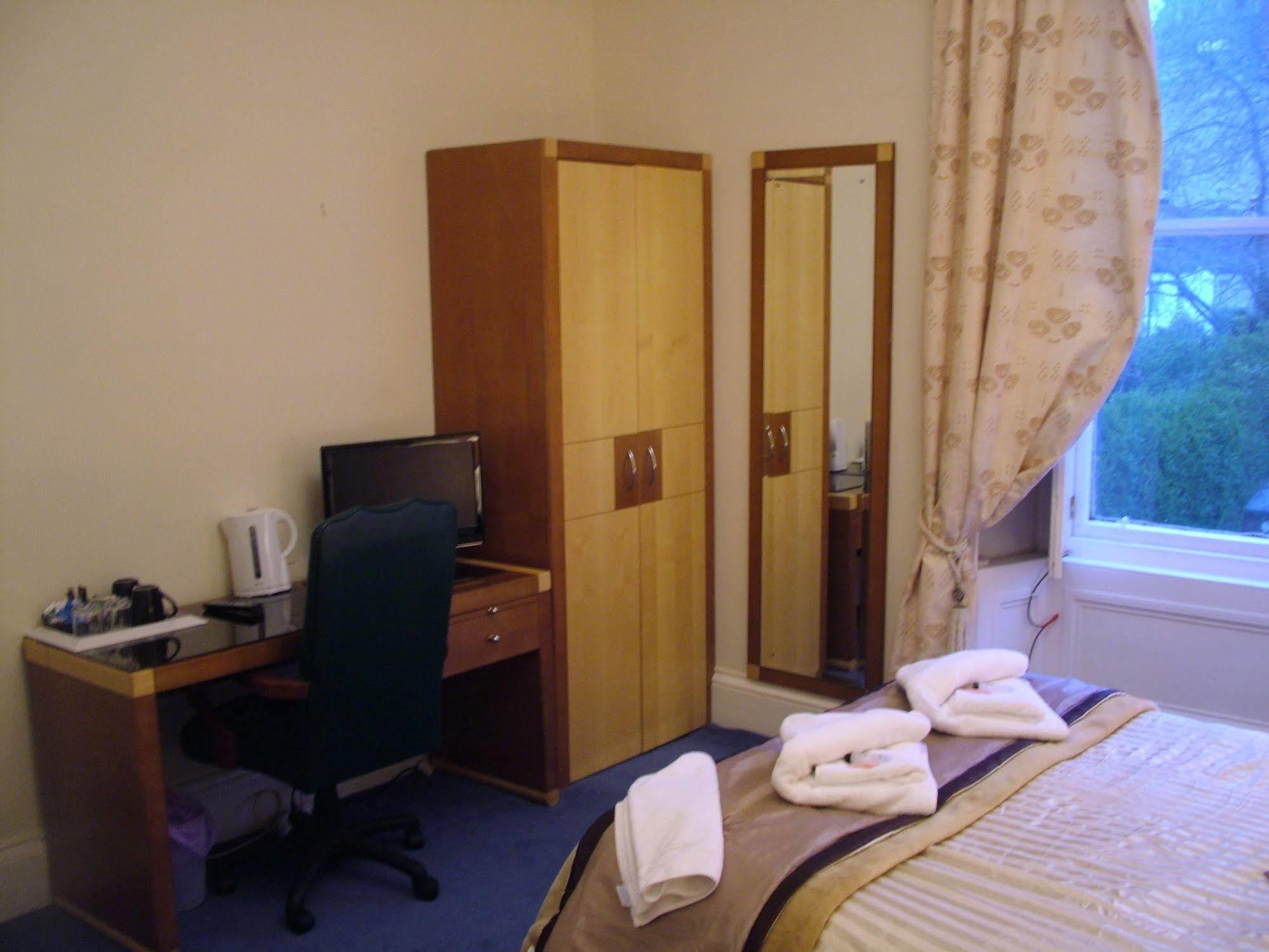 Valentine Centre Hotel 3*