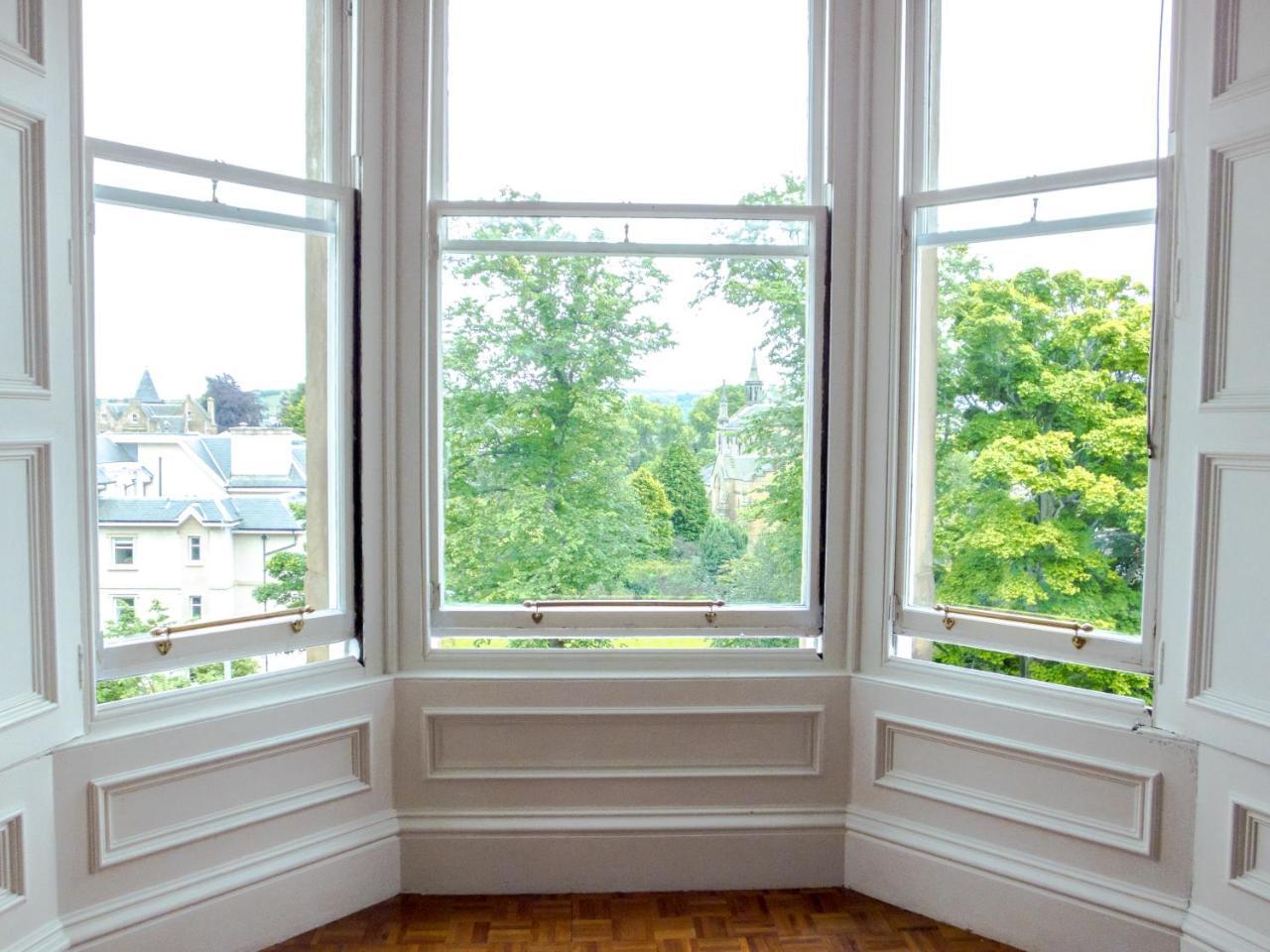 Silver Lining - Luxury Thirlestane Road. Apartment