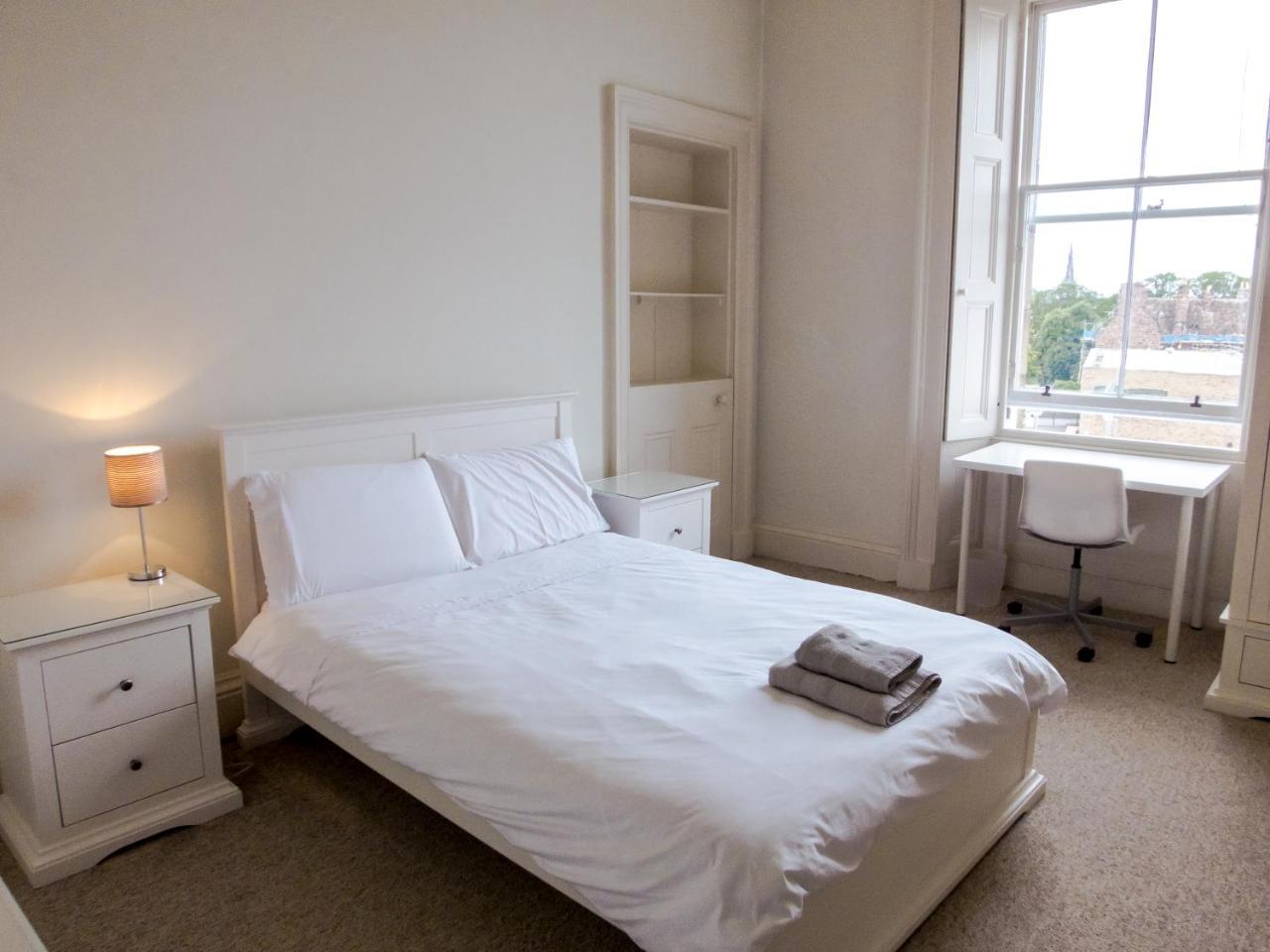 Silver Lining - Luxury Thirlestane Road. *