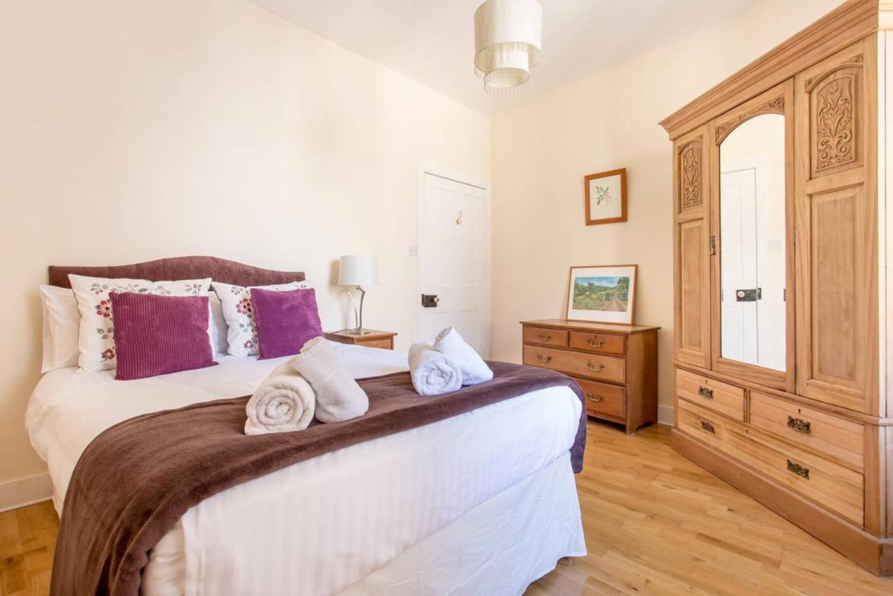 Altido Retro Castle Retreat 2bed * EDI