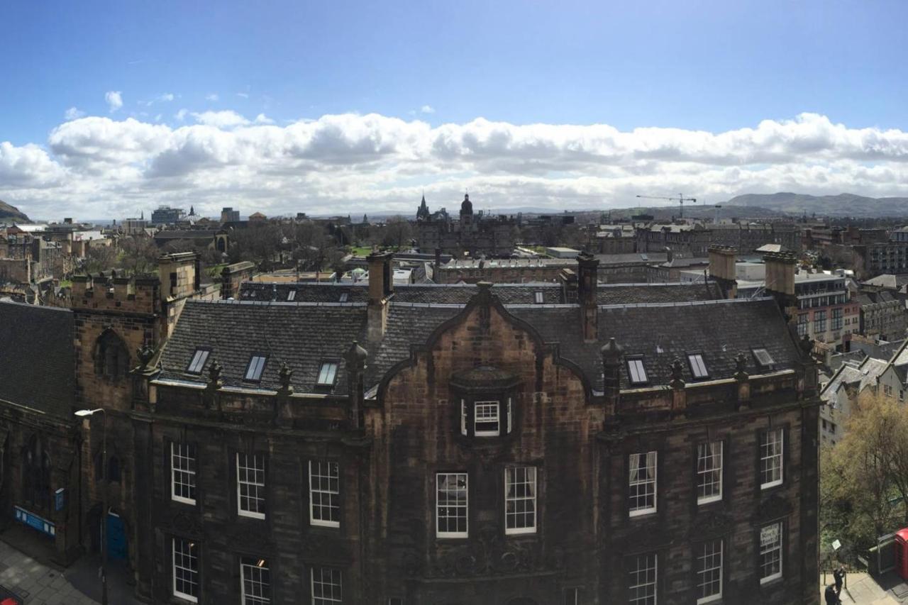 Altido Retro Castle Retreat 2bed * EDI