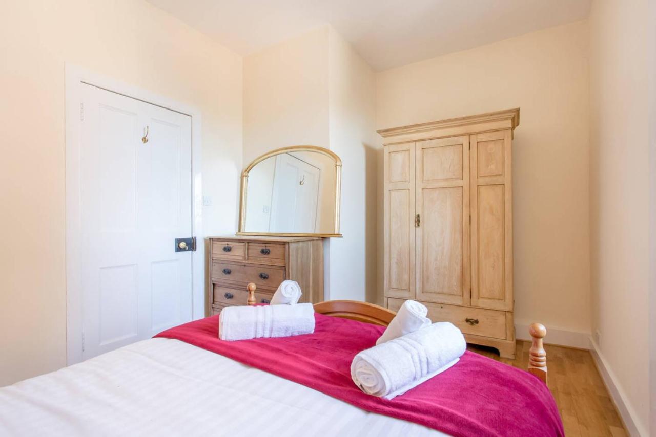 Altido Retro Castle Retreat 2bed EDI