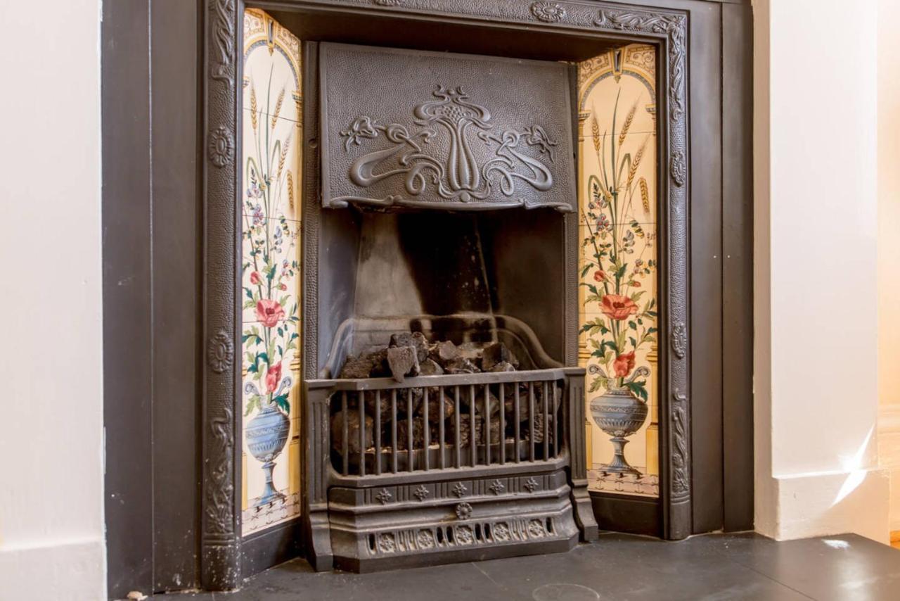 Altido Retro Castle Retreat 2bed * EDI