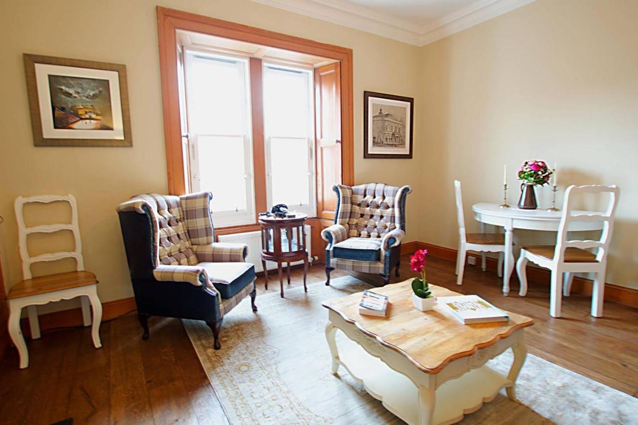 Joivy Classic With Castle Views In Old Town