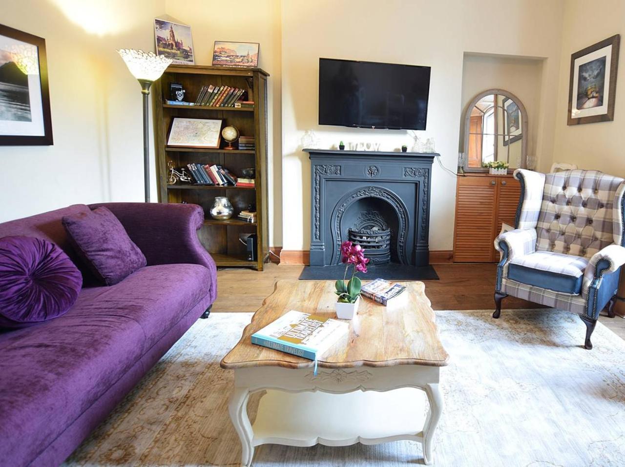 Joivy Classic With Castle Views In Old Town Edinburgh