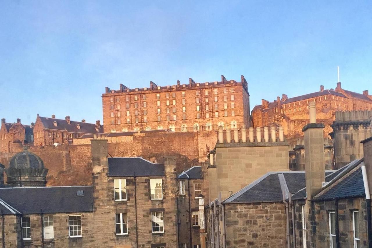 Joivy Classic With Castle Views In Old Town Apartment Edinburgh