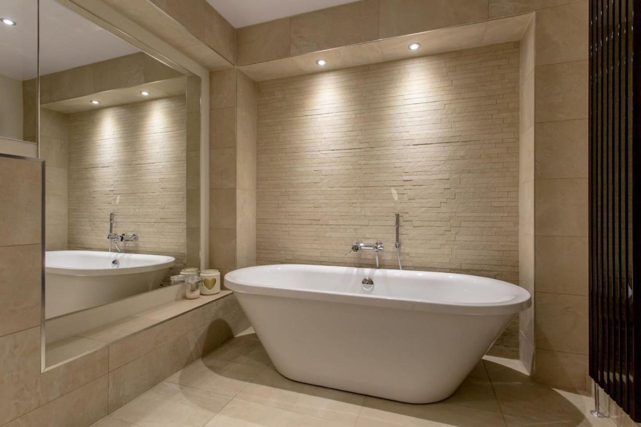 Apartment Altido Luxury 3Br Home At The Heart Of The City Centre
