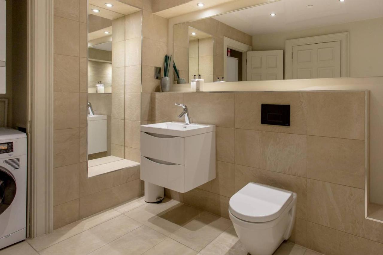 Apartment Altido Luxury 3Br Home At The Heart Of The City Centre