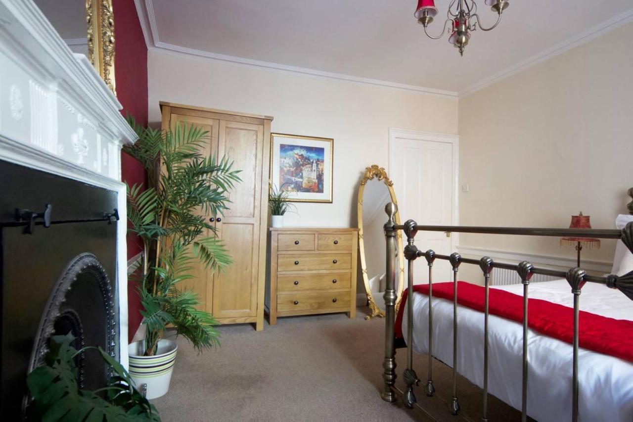 Altido Perfect Location - Stylish 2bd Rose St * Edinburgh