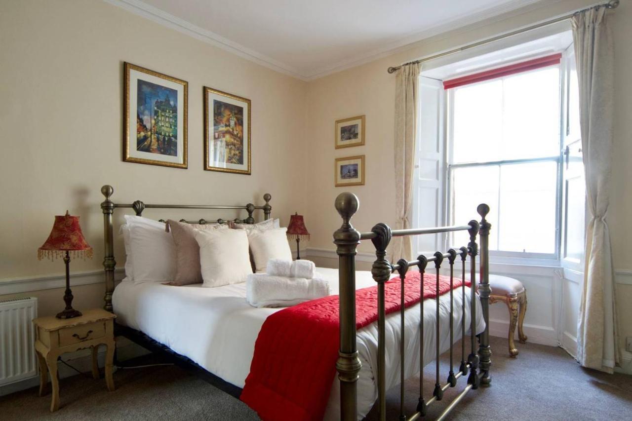 Altido Perfect Location - Stylish 2bd Rose St Apartment