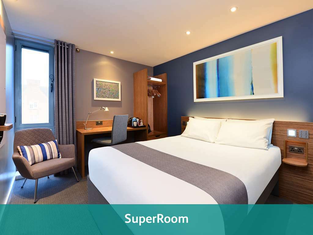 Travelodge Central 3*