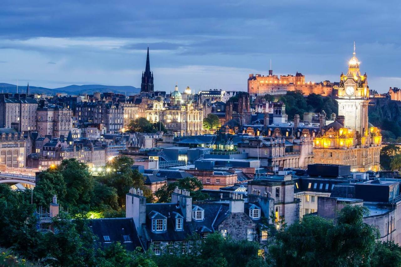 Apartment Altido Ultra Stylish Calton Road Apt W/ Parking EDI