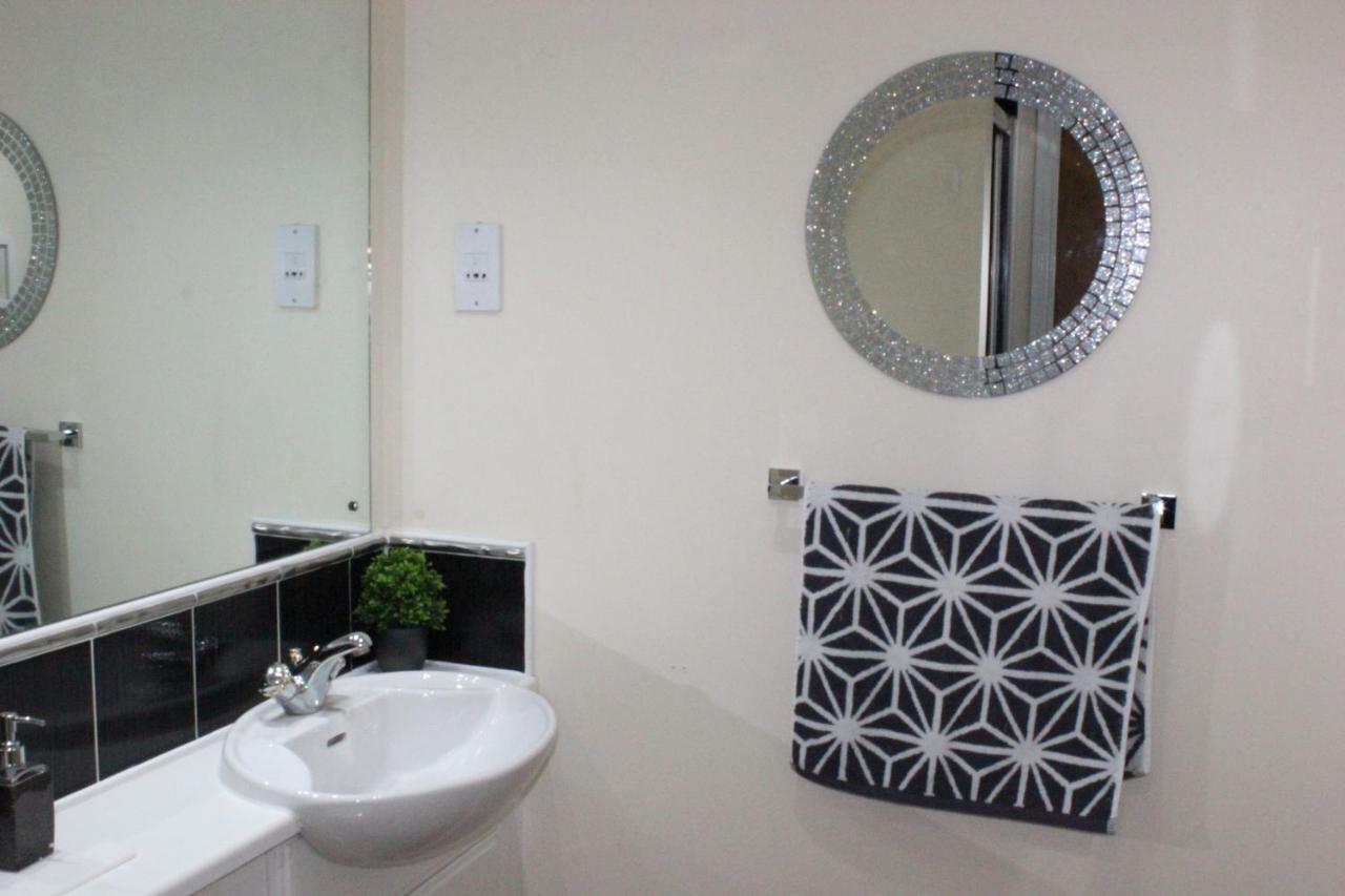 Luxury Spectrum Apartment *