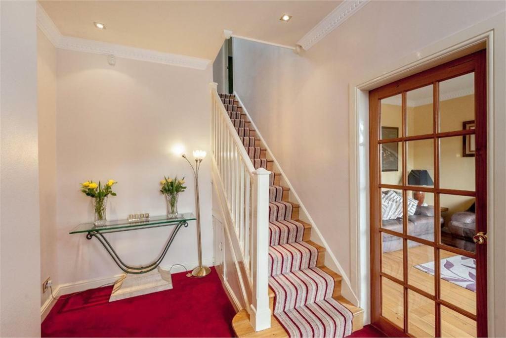 Hillhouse Guest house *
