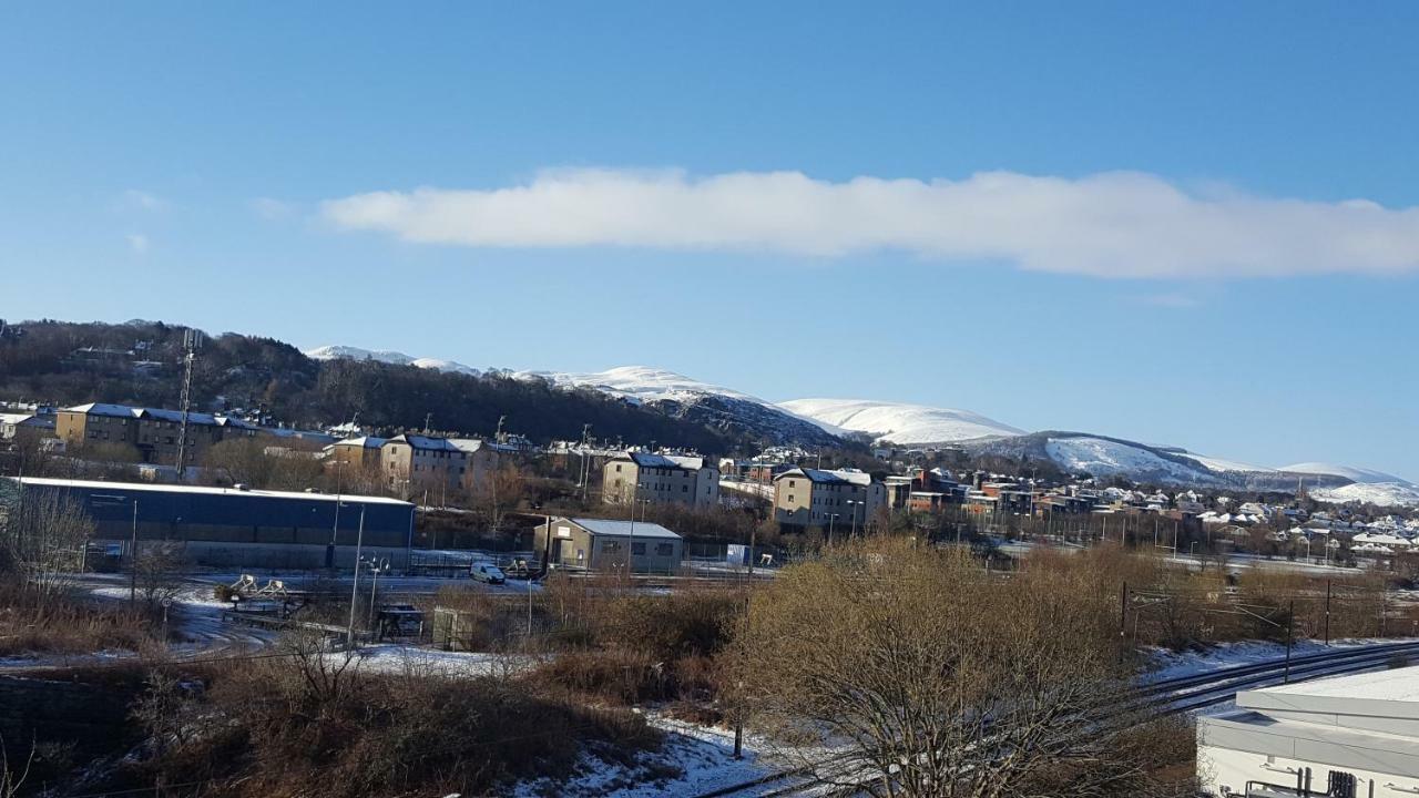 Penthouse Apartment Sleeps 11 Edinburgh