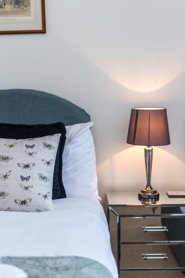 Charming, & Spacious Georgian 3 Bed Appartement *