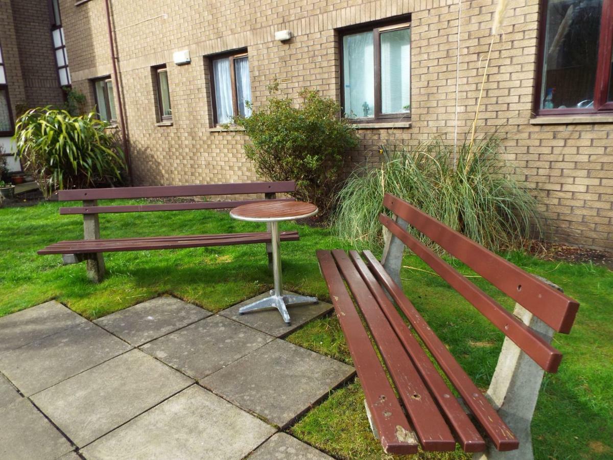 Ideal Location With Free On-site Private Parking Apartment