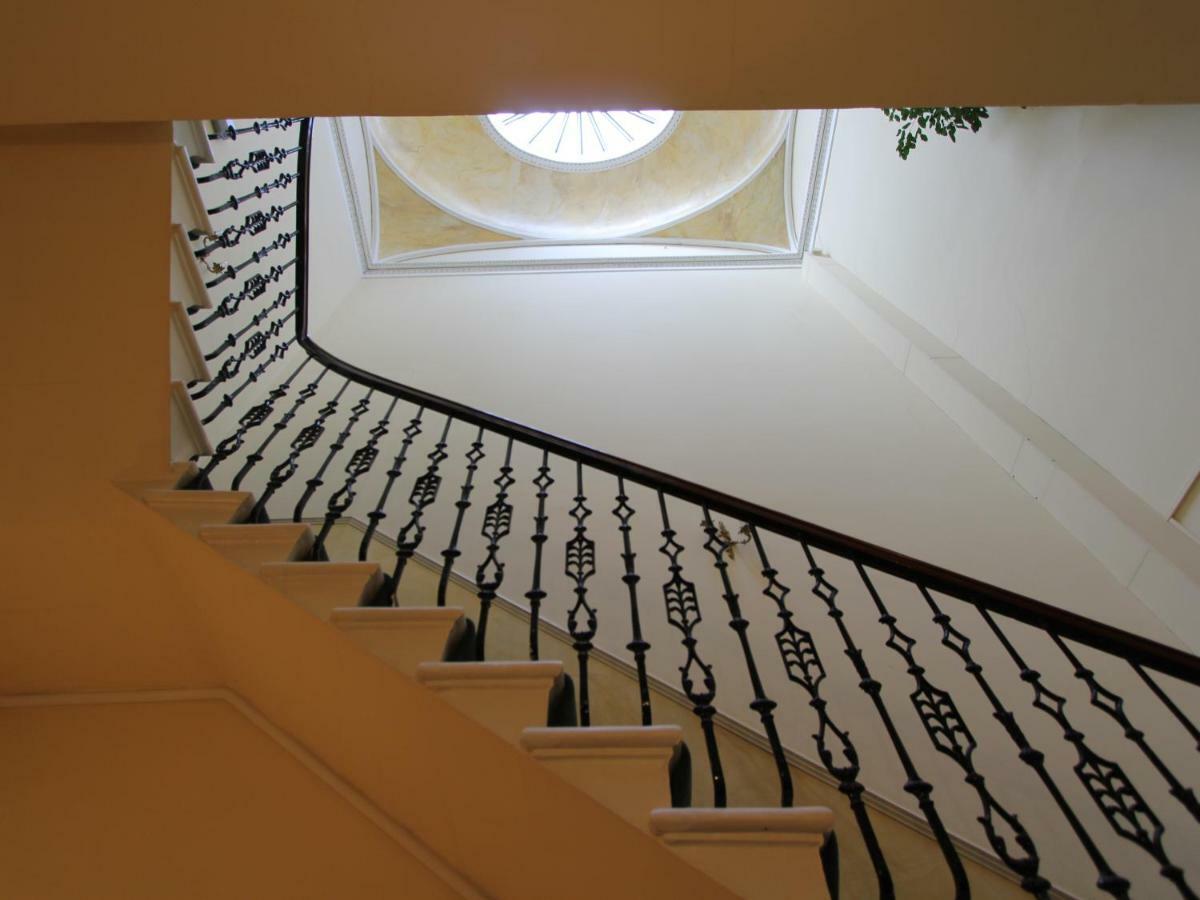 Escape To @ Albyn Place Apartment *