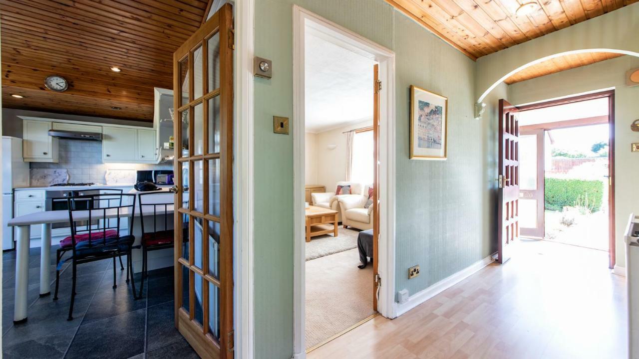 3 Bed House W/drive&garden V/fast Wifi Near Bioquarter *