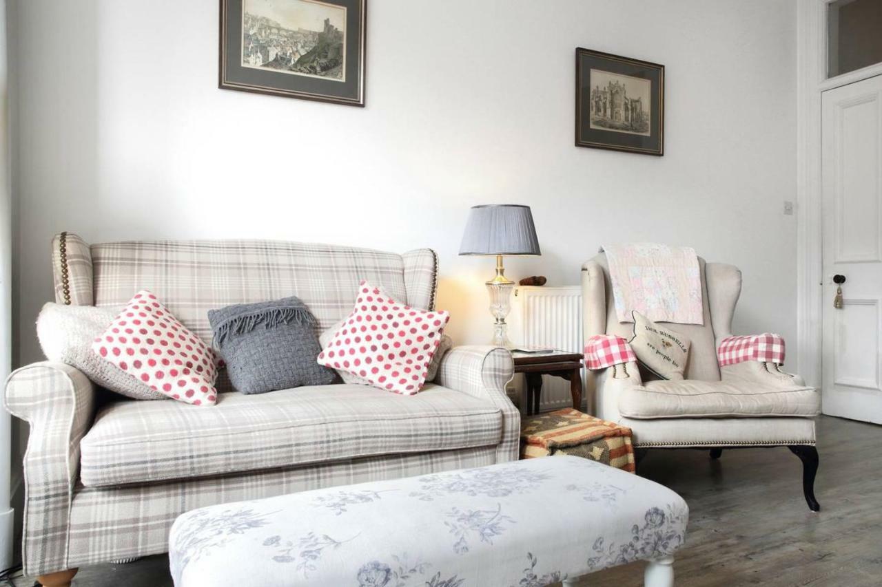 5 Star Beautiful & Vintage, Spacious In Chic Location!