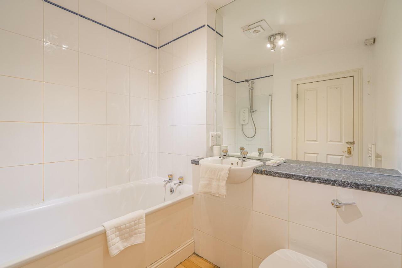Apartment 2 Bedroom Central With Stunning Castle View *