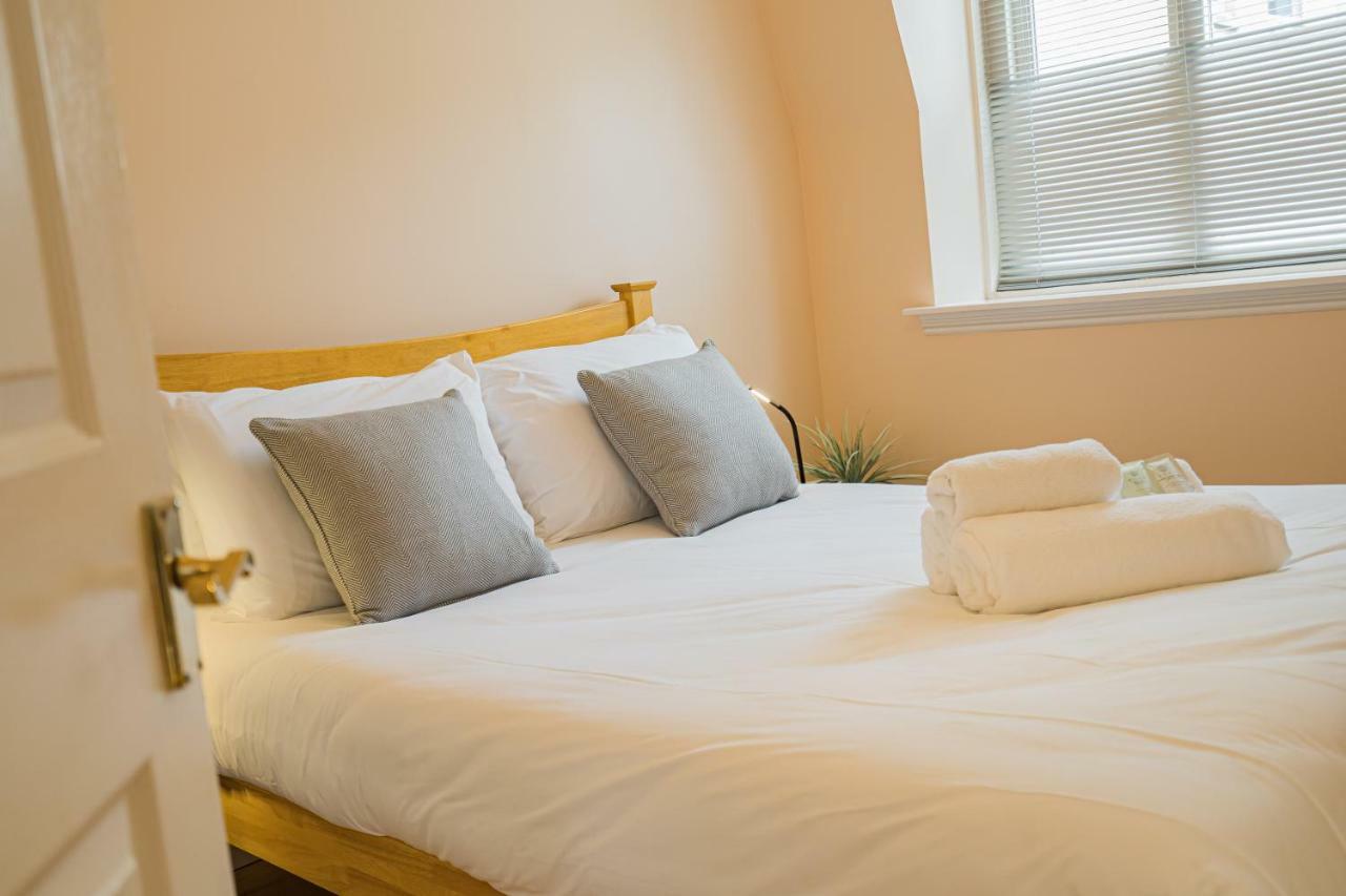 2 Bedroom Central With Stunning Castle View Apartment *