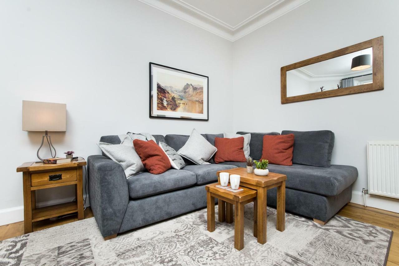 Beautiful, Traditional 2 Bedroom Main Door Flat * Edinburgh