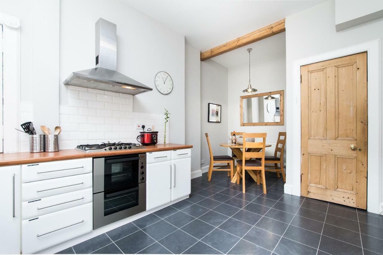 Apartment Beautiful, Traditional 2 Bedroom Main Door Flat *