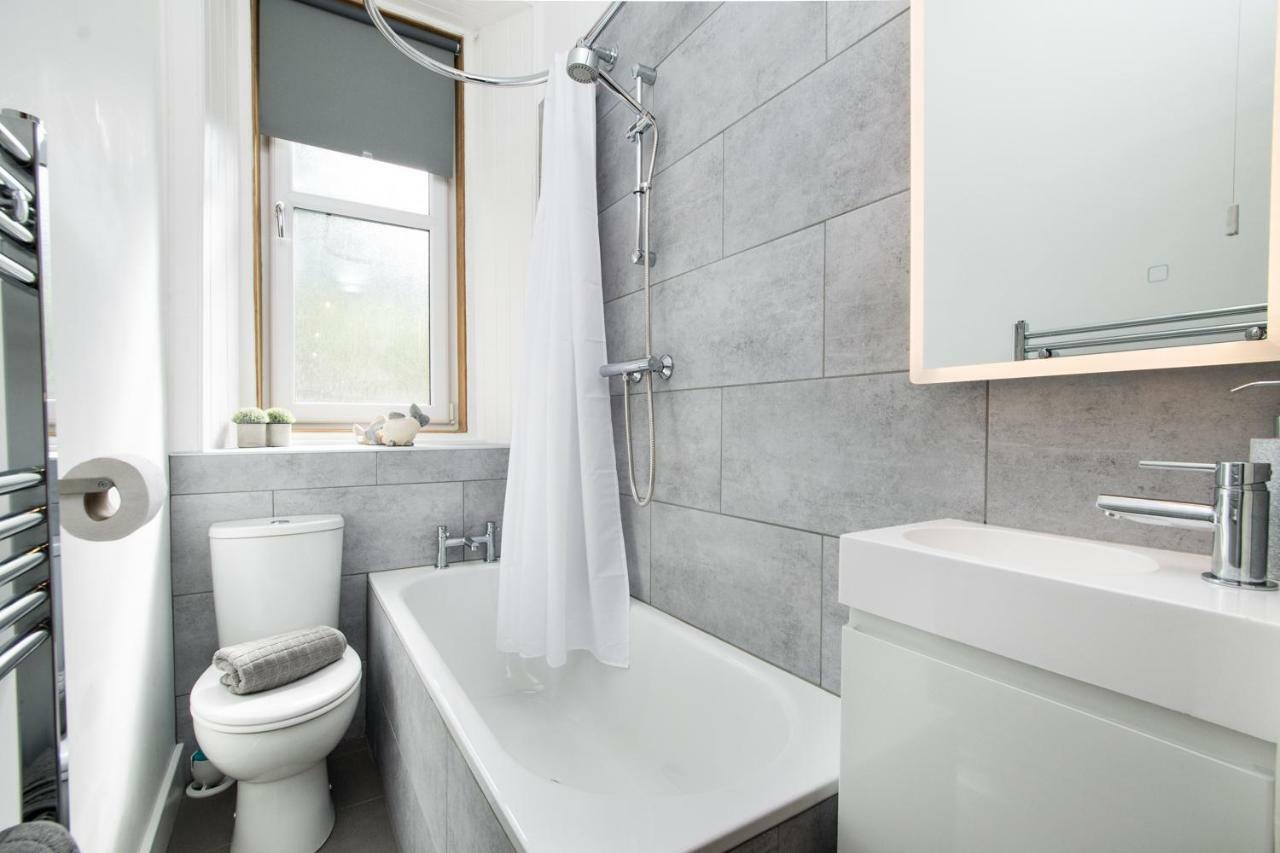 Beautiful, Traditional 2 Bedroom Main Door Flat Apartment Edinburgh