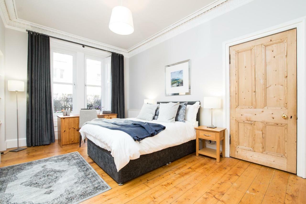 Beautiful, Traditional 2 Bedroom Main Door Flat *