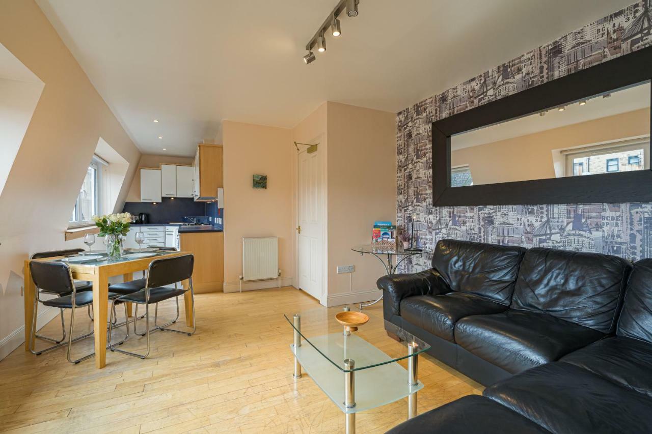 2 Bedroom Central With Stunning Castle View Apartment