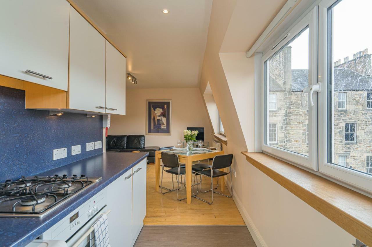 2 Bedroom Central With Stunning Castle View Apartment
