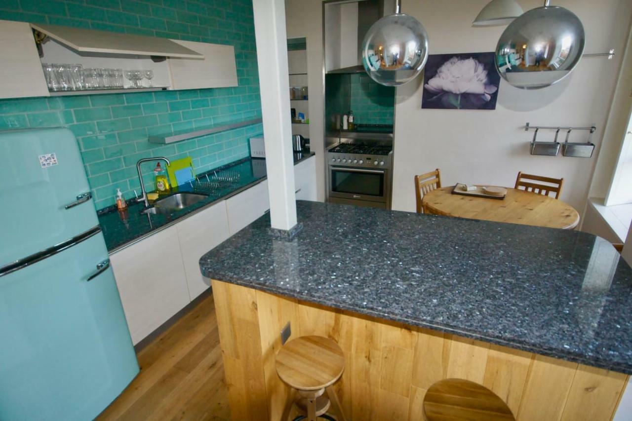 Spacious 2 Bed Next To Royal Mile & Waverley Edinburgh