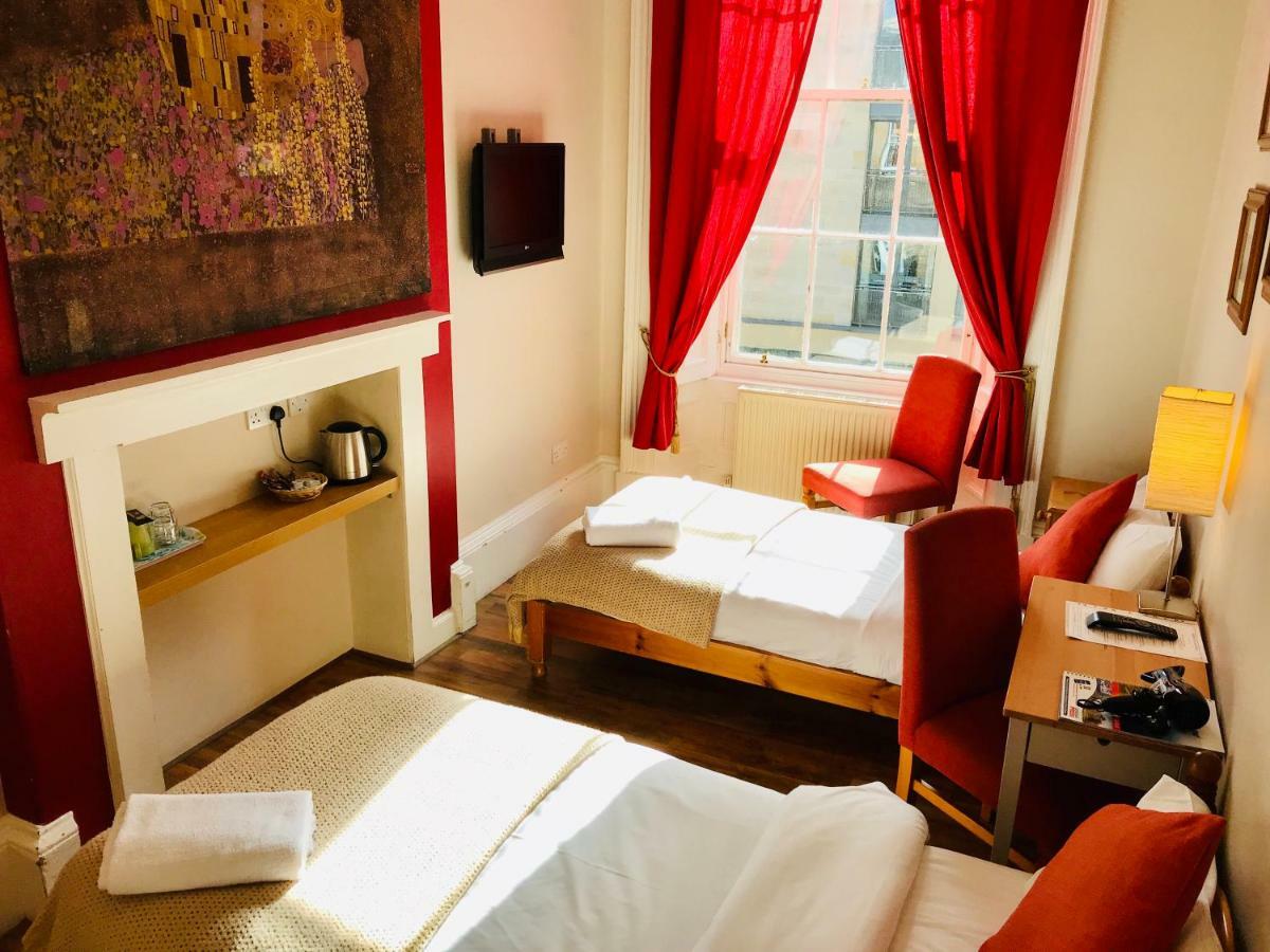 Dene Guest House, New Town 3*