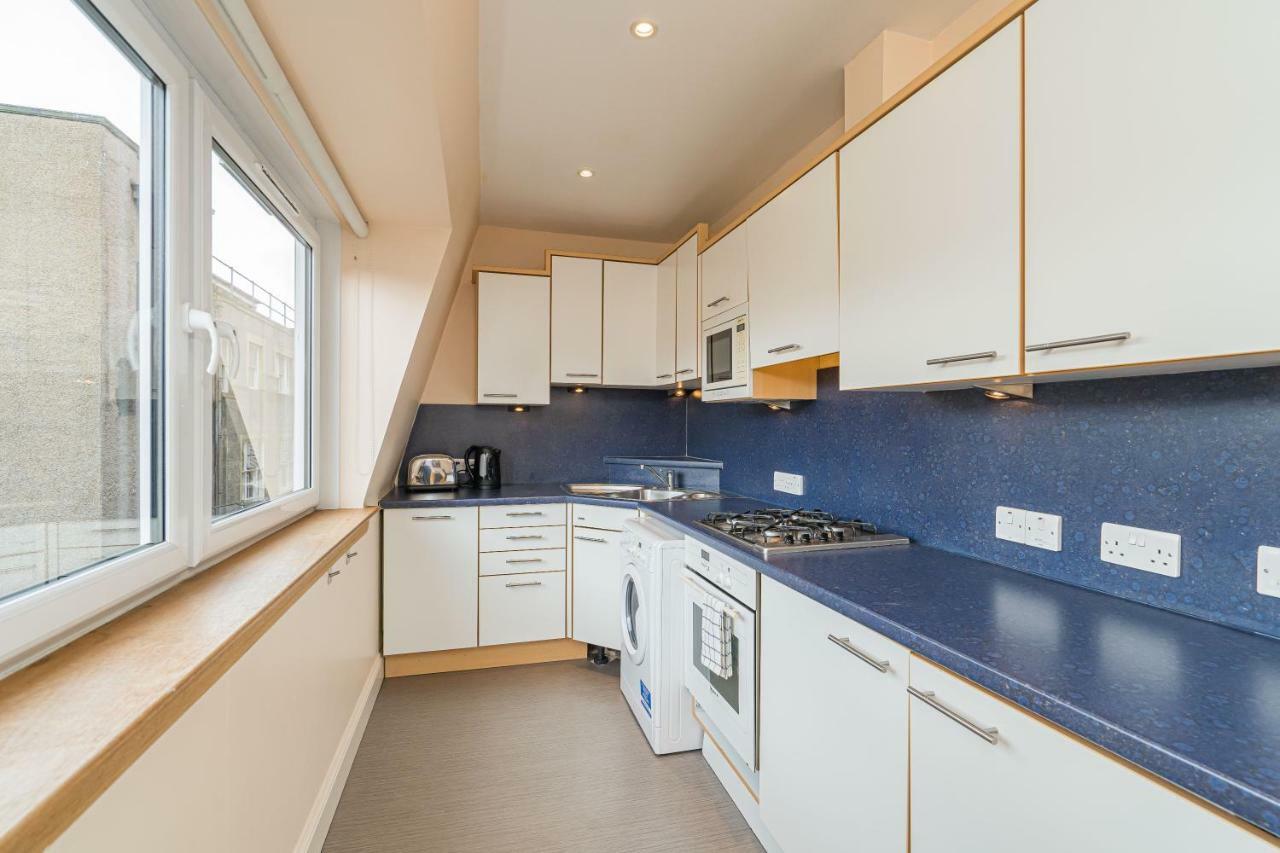 Apartment 2 Bedroom Central With Stunning Castle View *
